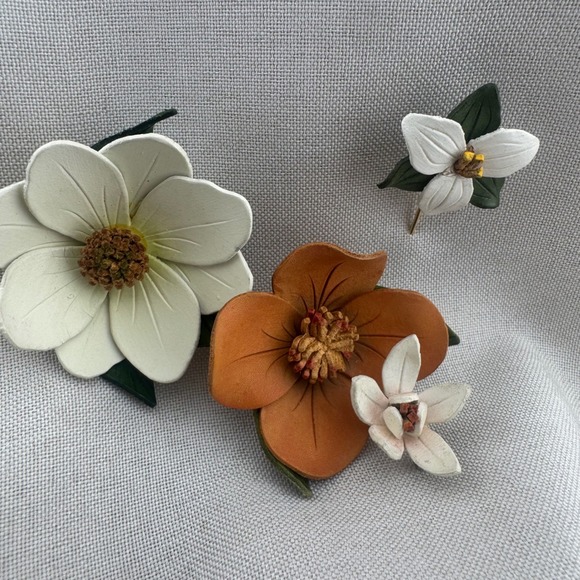 Jewelry - Vintage Leather Flower Brooch Set Handcrafted Pin White Tan Floral Botanical 4pc